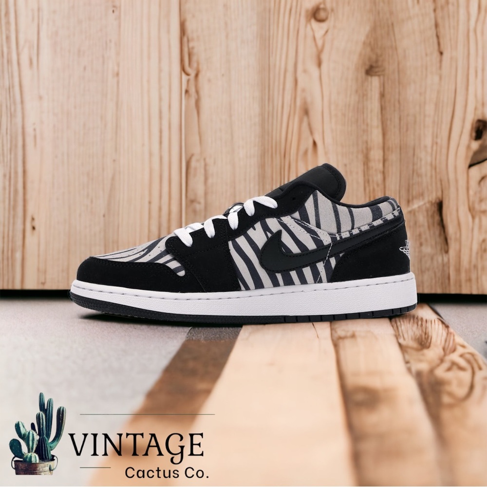 Jordan 1 Low - Zebra Print Sneakers - Great Condition